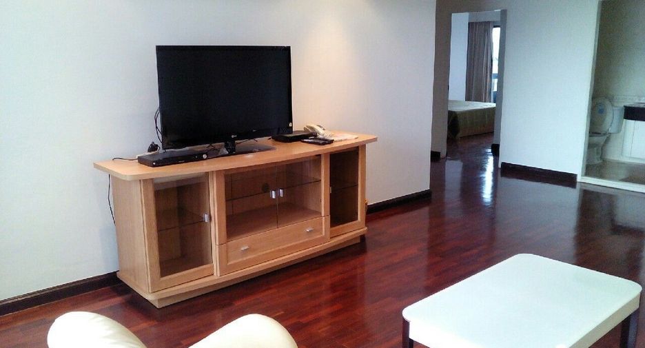 For rent 3 bedrooms condo in Phaya Thai, Bangkok