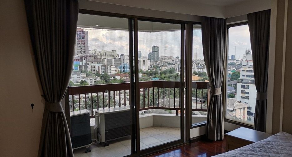 For rent 3 bedrooms condo in Phaya Thai, Bangkok