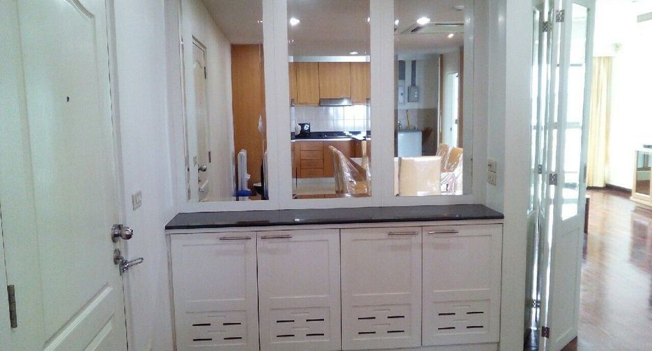 For rent 3 bedrooms condo in Phaya Thai, Bangkok