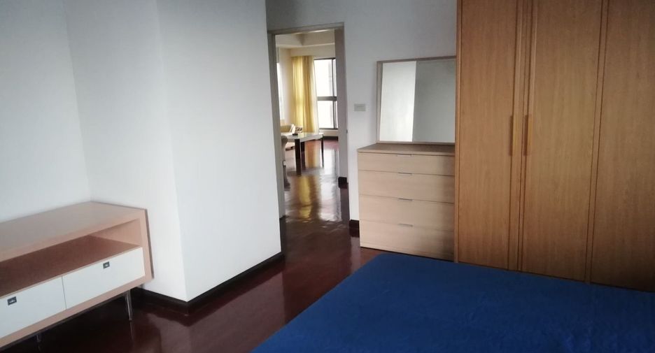 For rent 3 bedrooms condo in Phaya Thai, Bangkok