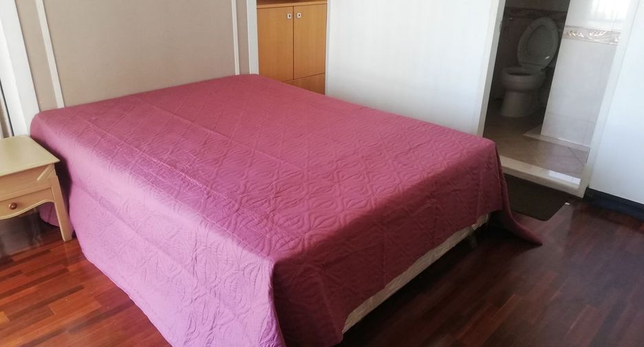 For rent 3 bedrooms condo in Phaya Thai, Bangkok