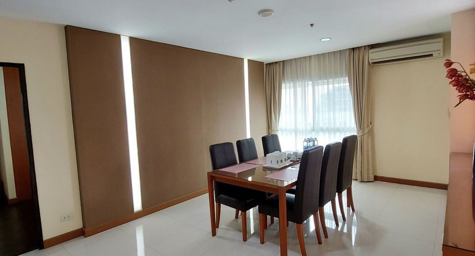 For rent 3 bedrooms apartment in Khlong Toei, Bangkok
