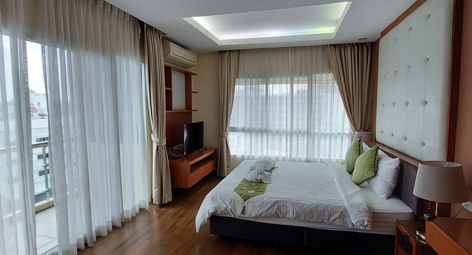 For rent 3 bedrooms apartment in Khlong Toei, Bangkok