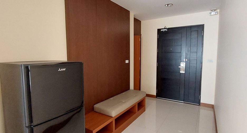 For rent 3 bedrooms apartment in Khlong Toei, Bangkok