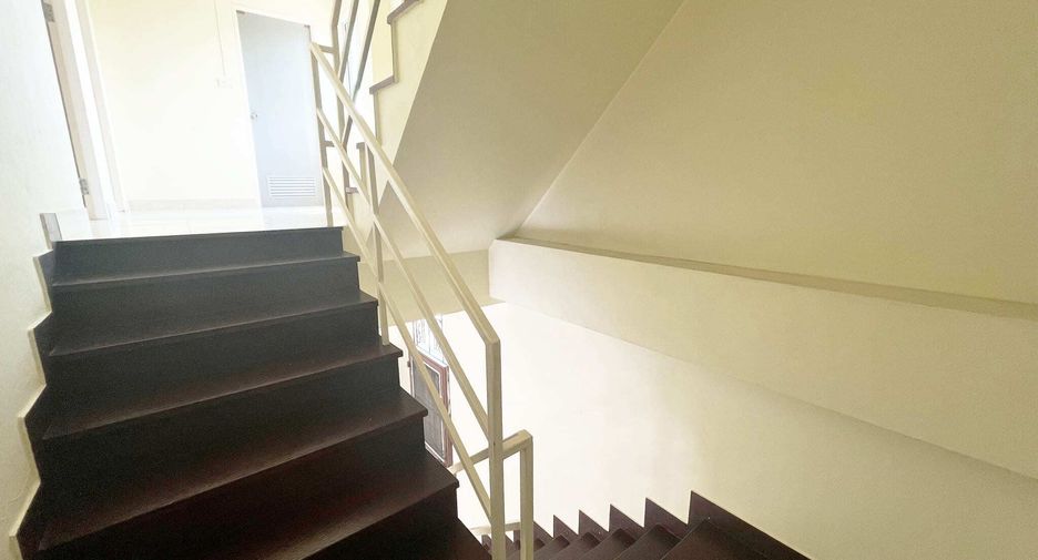 For rent 4 bedrooms townhouse in Don Mueang, Bangkok