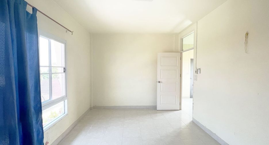 For rent 4 bedrooms townhouse in Don Mueang, Bangkok