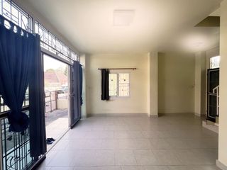 Reihenhaus zur Miete mit 4 Zimmer in Don Mueang, Bangkok
