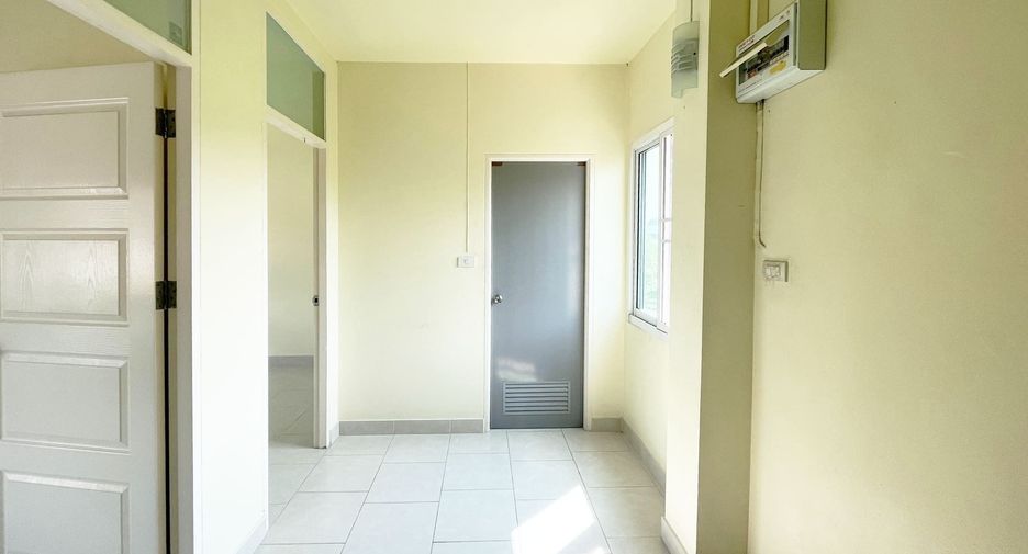 For rent 4 bedrooms townhouse in Don Mueang, Bangkok