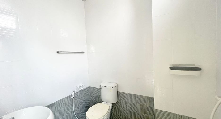 For rent 4 bedrooms townhouse in Don Mueang, Bangkok