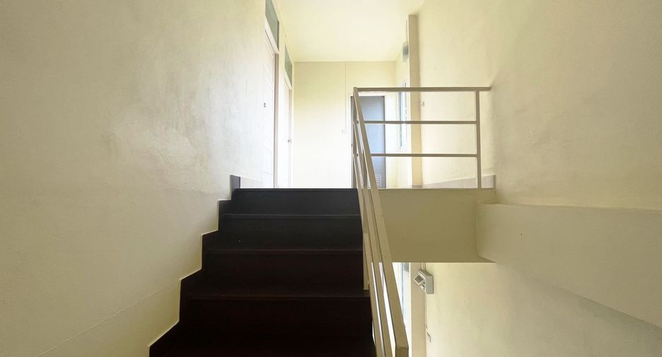 For rent 4 bedrooms townhouse in Don Mueang, Bangkok