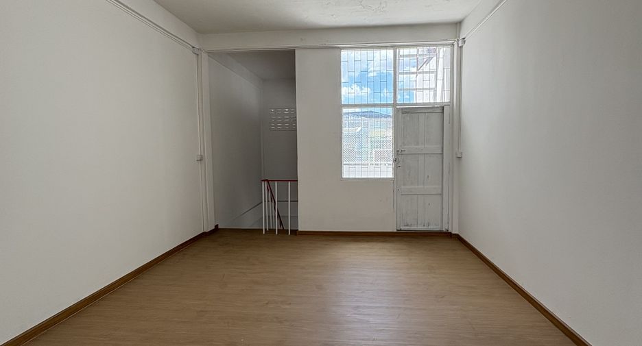 For rent 4 bedrooms retail Space in Bang Rak, Bangkok