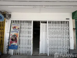 For rent 4 ベッドルーム retail Space in Bang Rak, Bangkok
