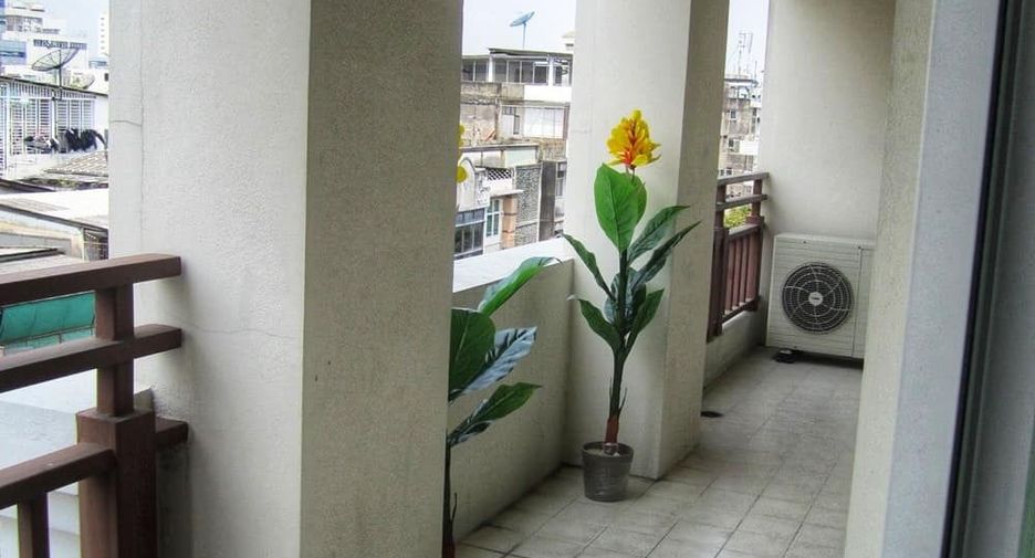 For rent 3 bedrooms condo in Sathon, Bangkok