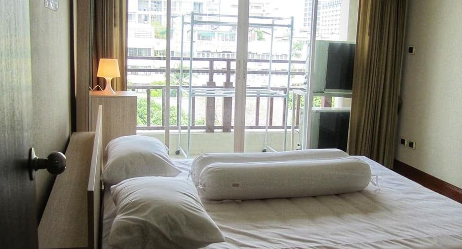 For rent 3 bedrooms condo in Sathon, Bangkok