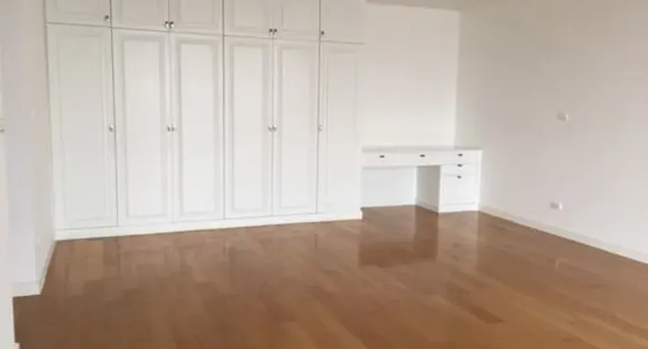 For rent 4 bedrooms condo in Bang Rak, Bangkok