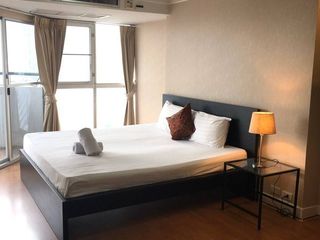 For rent 3 bedrooms condo in Khlong Toei, Bangkok