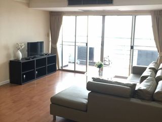 For rent 3 bedrooms condo in Khlong Toei, Bangkok