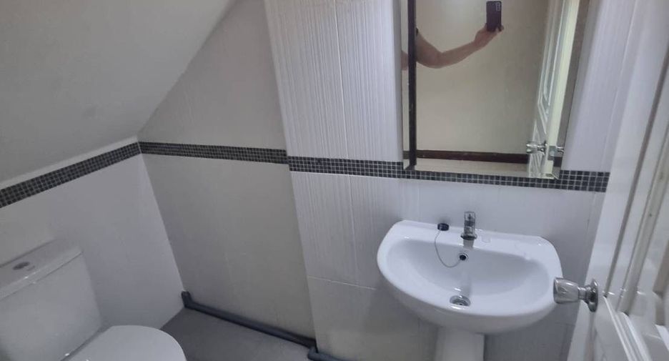 Reihenhaus zur Miete mit 4 Zimmer in Watthana, Bangkok