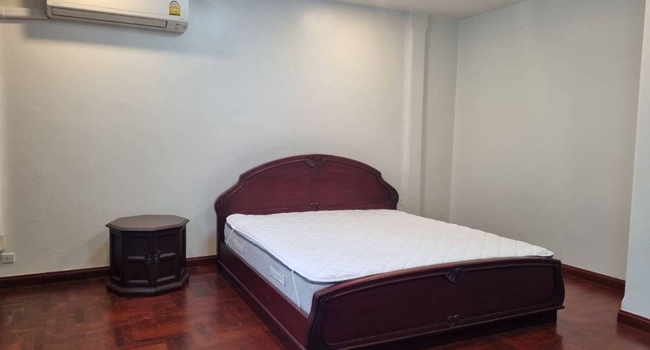 Reihenhaus zur Miete mit 4 Zimmer in Watthana, Bangkok