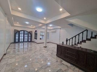 Reihenhaus zur Miete mit 4 Zimmer in Watthana, Bangkok