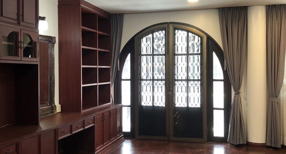 Reihenhaus zur Miete mit 4 Zimmer in Watthana, Bangkok