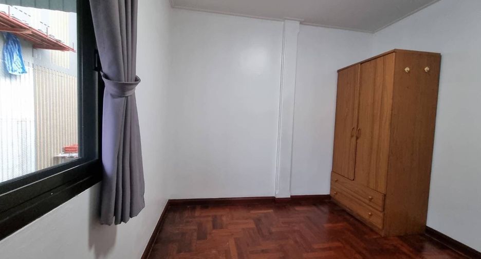 Reihenhaus zur Miete mit 4 Zimmer in Watthana, Bangkok