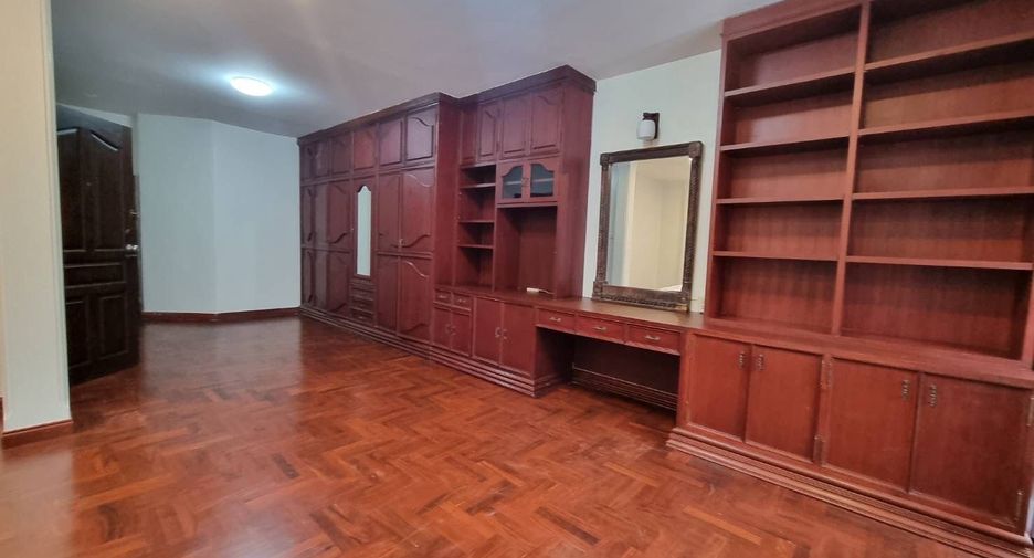 Reihenhaus zur Miete mit 4 Zimmer in Watthana, Bangkok
