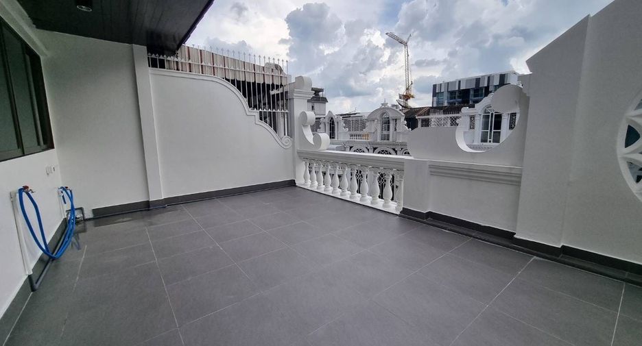 Reihenhaus zur Miete mit 4 Zimmer in Watthana, Bangkok
