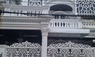 For rent 4 bedrooms townhouse in Watthana, Bangkok