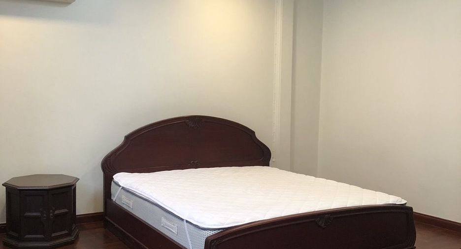 Reihenhaus zur Miete mit 4 Zimmer in Watthana, Bangkok