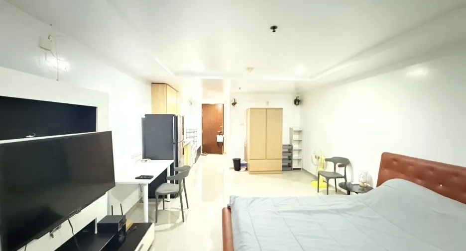 For rent studio condo in Khlong Toei, Bangkok