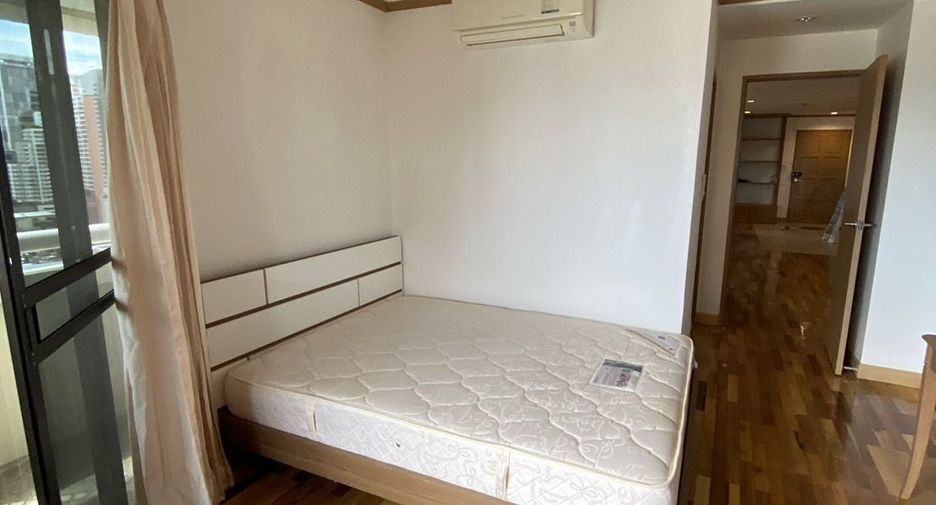 For rent 3 bedrooms condo in Khlong Toei, Bangkok
