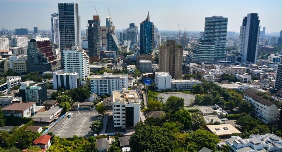 For rent 3 bedrooms condo in Watthana, Bangkok