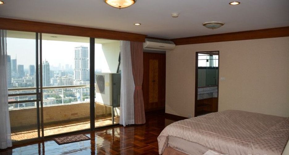 For rent 3 bedrooms condo in Watthana, Bangkok