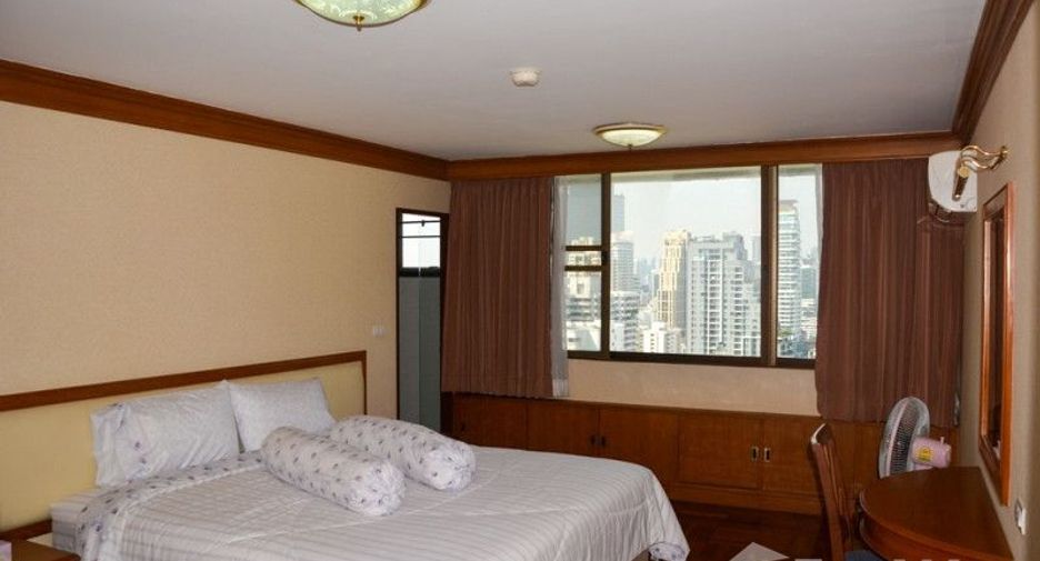 For rent 3 bedrooms condo in Watthana, Bangkok