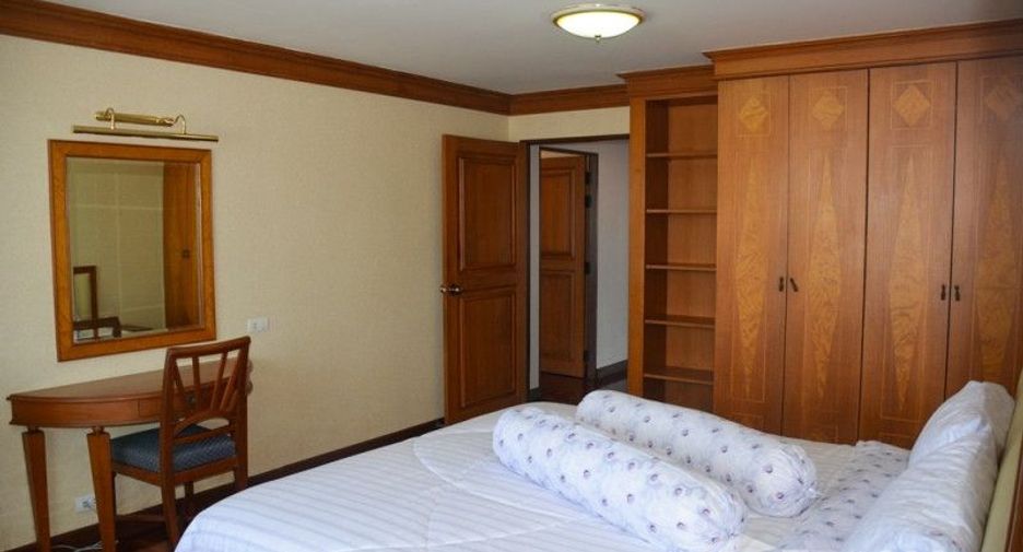 For rent 3 bedrooms condo in Watthana, Bangkok