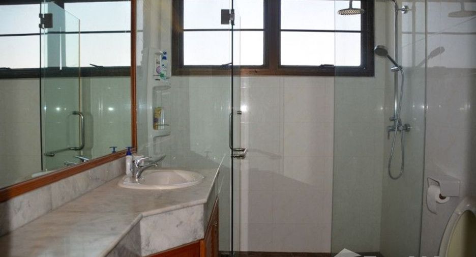 For rent 3 bedrooms condo in Watthana, Bangkok