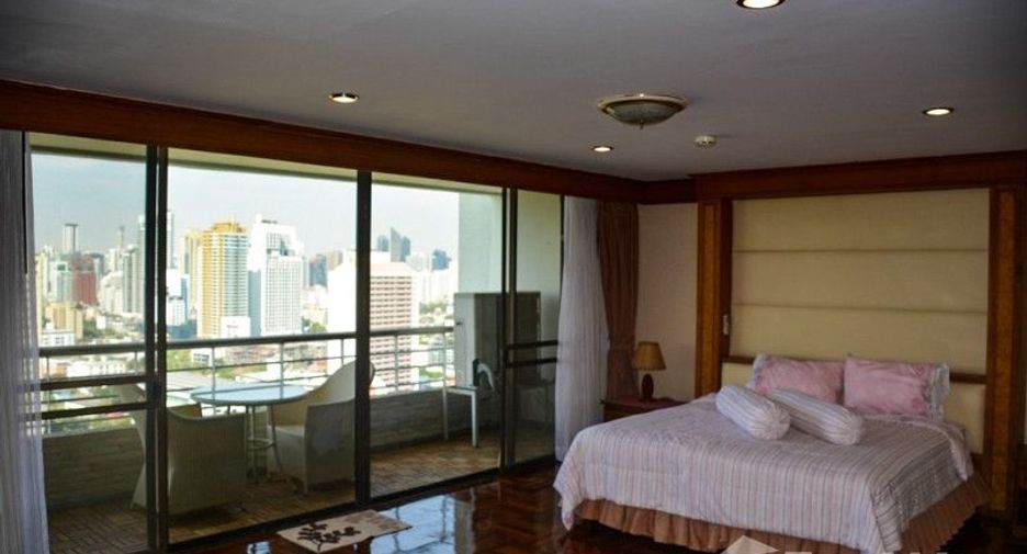 For rent 3 bedrooms condo in Watthana, Bangkok