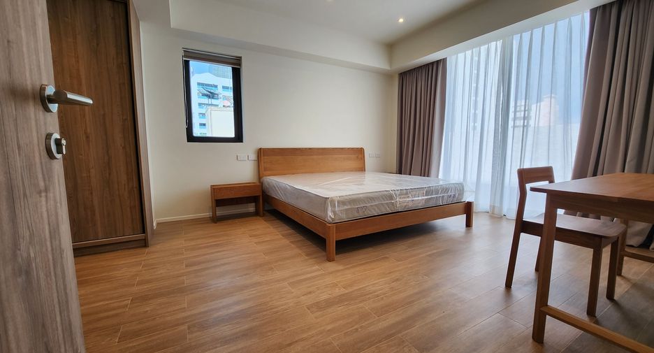 For rent 2 bedrooms apartment in Bang Rak, Bangkok