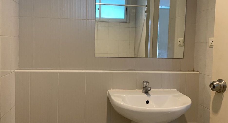 For rent 1 bed condo in Phra Khanong, Bangkok