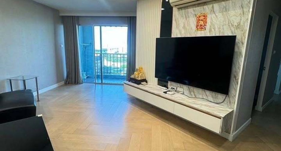 For rent 3 bedrooms condo in Huai Khwang, Bangkok