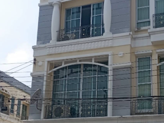 出租 3 卧室 联排别墅 在 Suan Luang, 曼谷