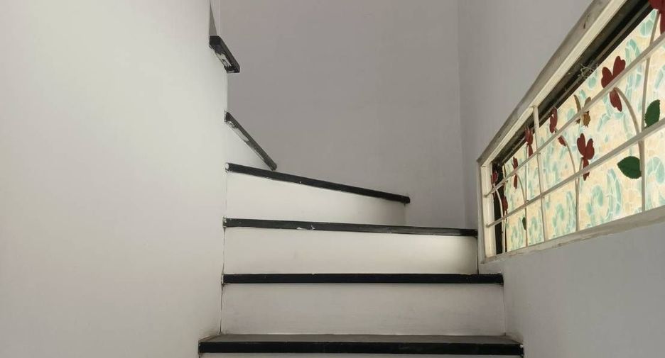 For rent 3 bedrooms townhouse in Bang Khae, Bangkok