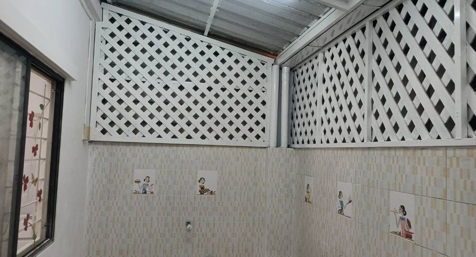 For rent 3 bedrooms townhouse in Bang Khae, Bangkok