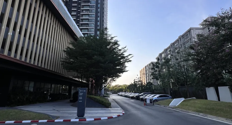 For rent 2 bedrooms condo in Bang Phlat, Bangkok