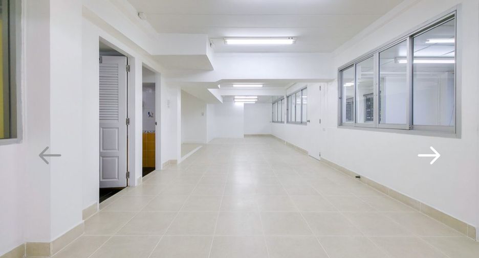 For rent 3 bedrooms office in Khlong Toei, Bangkok