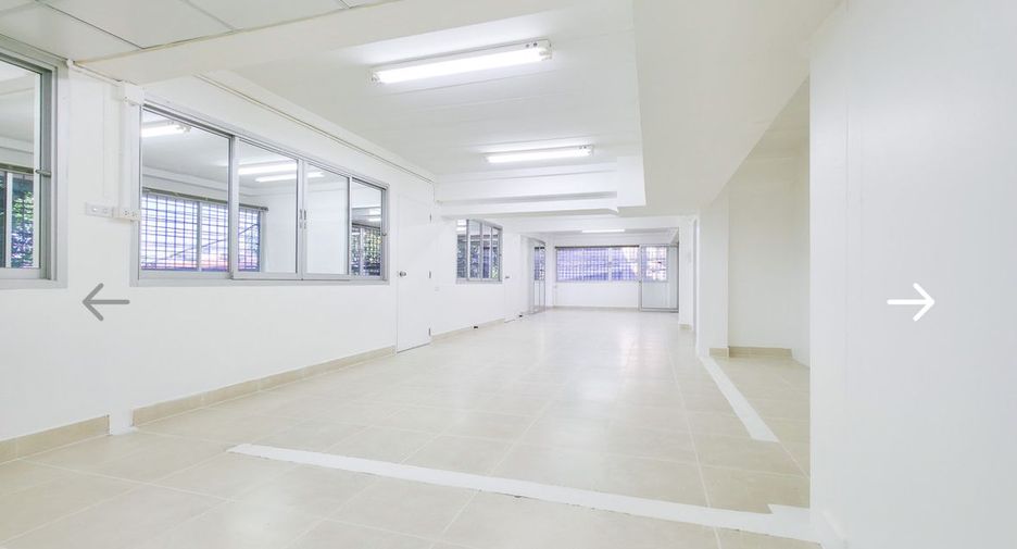 For rent 3 bedrooms office in Khlong Toei, Bangkok