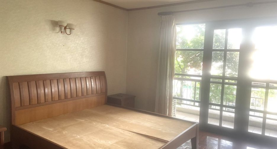 Casa en alquiler de 3 habitaciones en Watthana, Bangkok