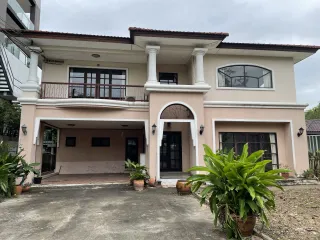 Casa en alquiler de 3 habitaciones en Watthana, Bangkok