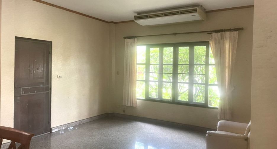 Casa en alquiler de 3 habitaciones en Watthana, Bangkok